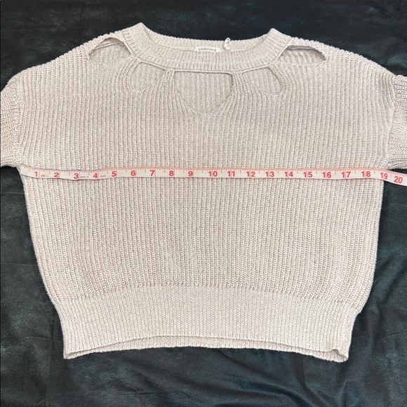 🔥Embossed Women's Cream Sweater🔥 - Picture 2 of 7